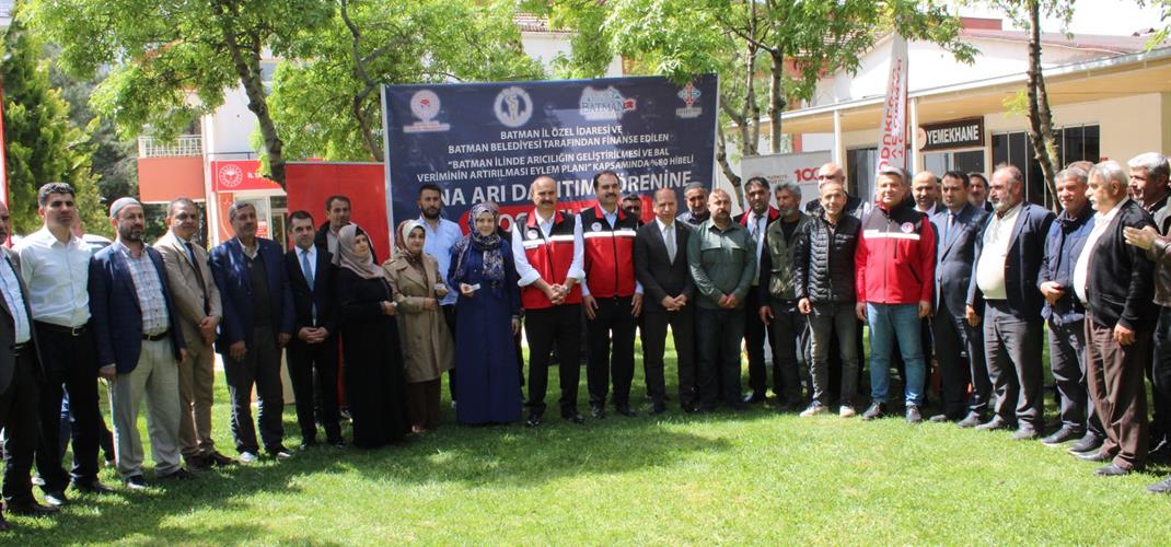 Arıcılığa Büyük Destek; 5 Bin 700 Ana Arı Üreticilere Dağıtıldı